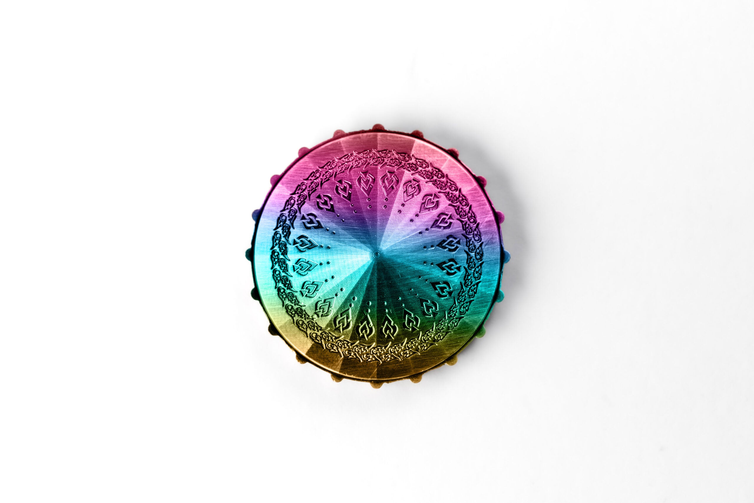 Metal d20 Spinner: Torched Rainbow